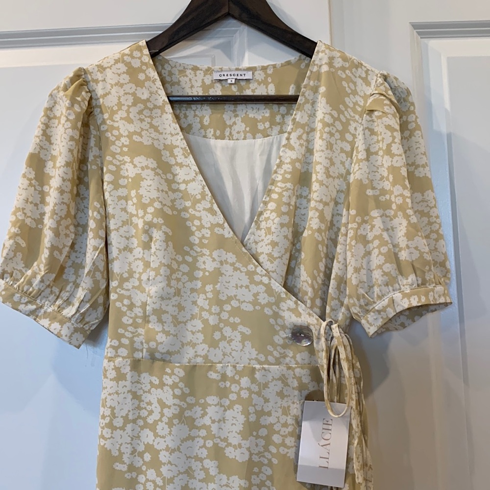 NWT Laguna Floral Wrap Midi Dress
